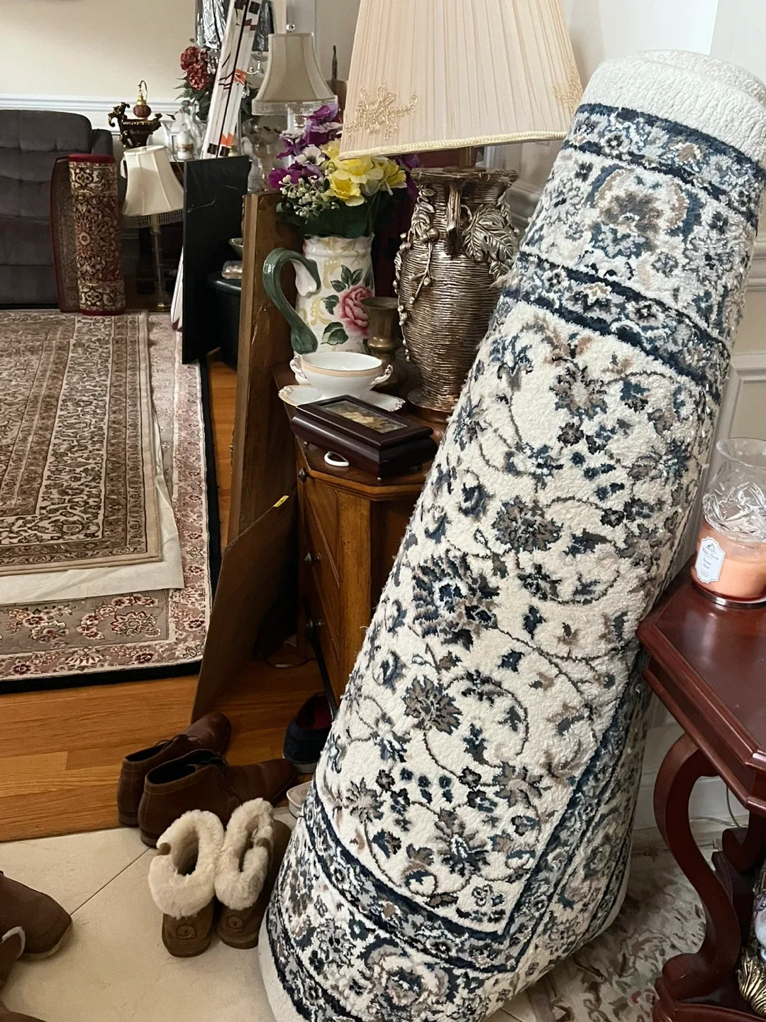 Assorted Home Decor Items image indicator(5)