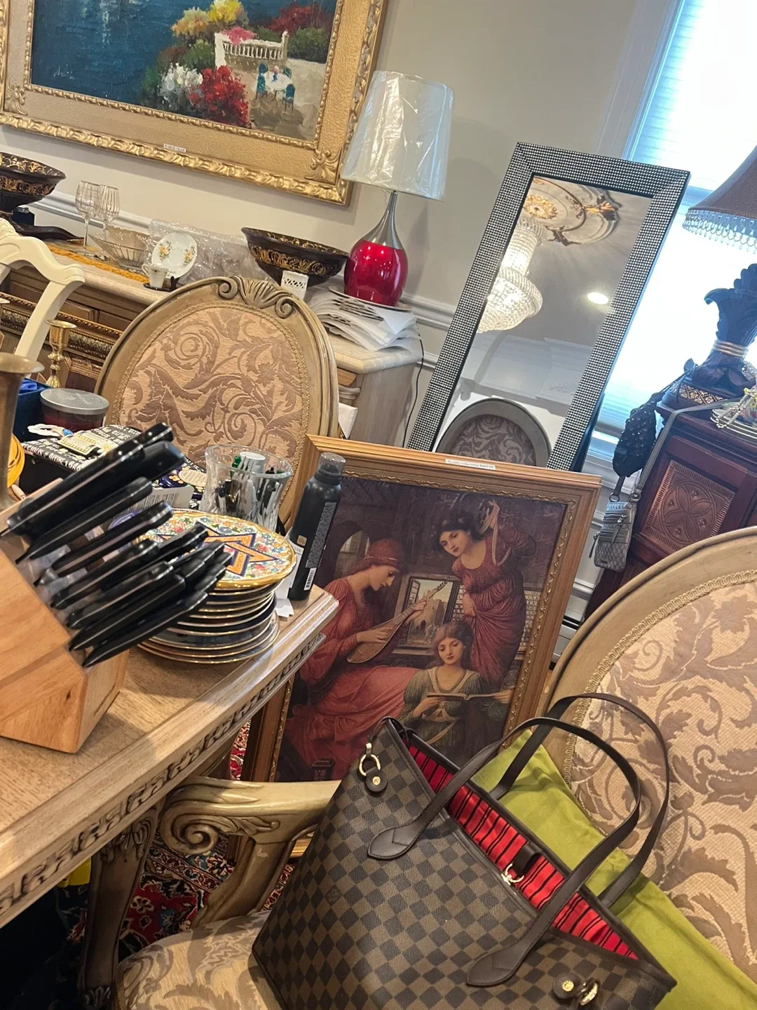 Assorted Home Decor Items image indicator(8)