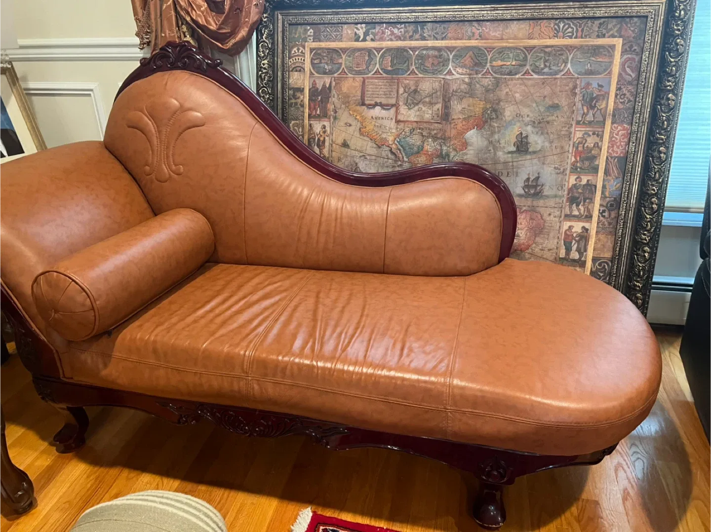 Assorted Home Decor Items image indicator(7)