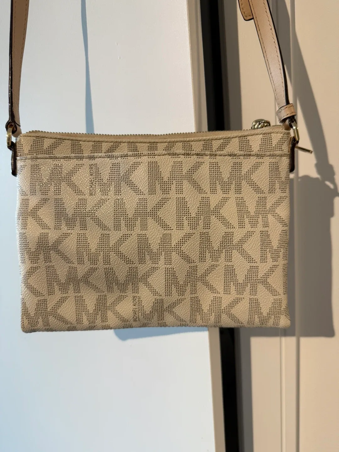 Michael Kors Crossbody Bag image indicator(3)