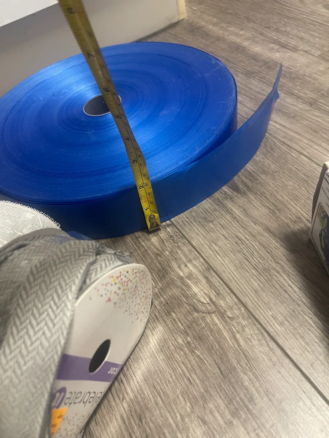 Bow Genius Decor with Ribbon Rolls image indicator(6)