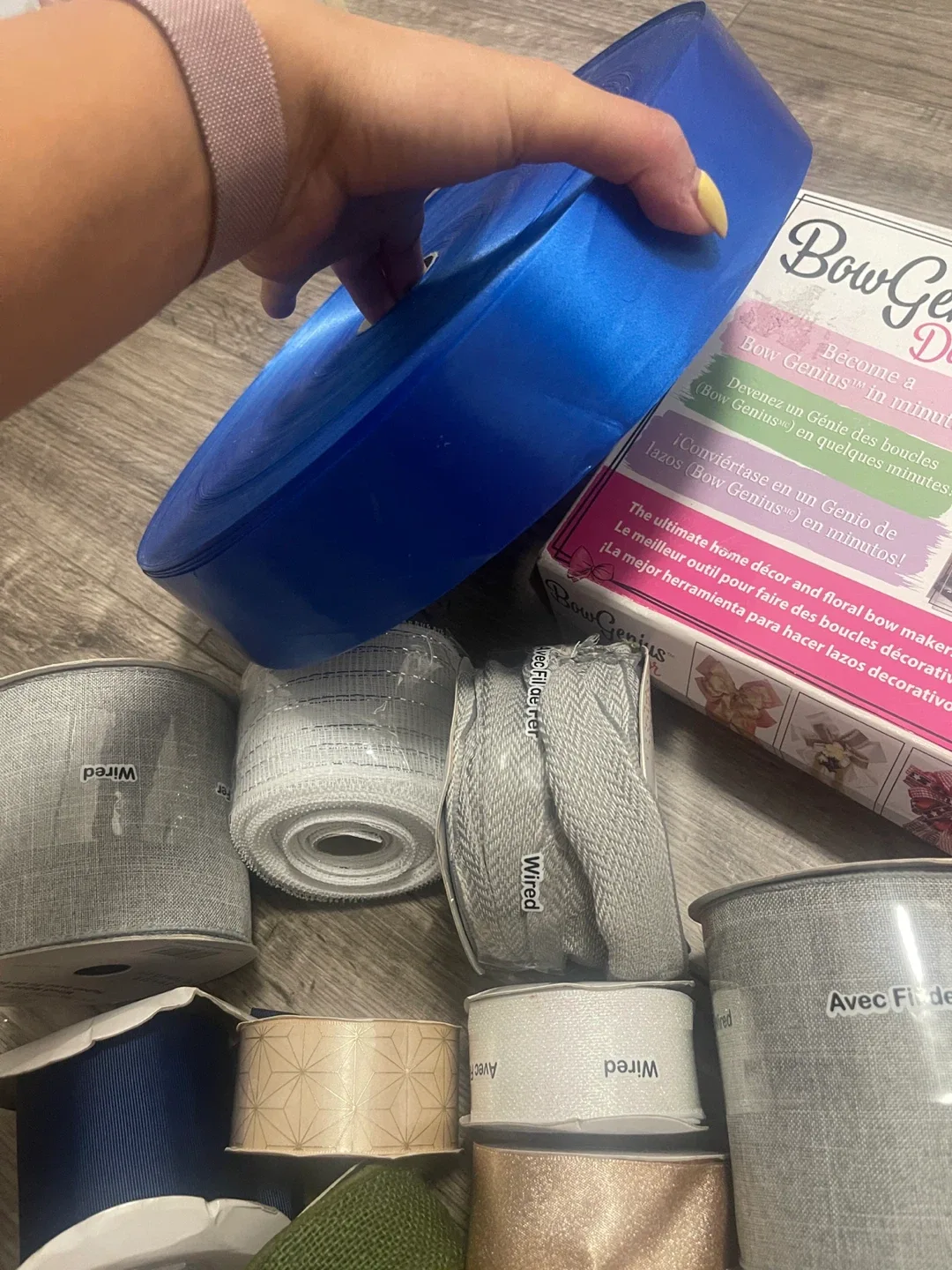 Bow Genius Decor with Ribbon Rolls image indicator(3)