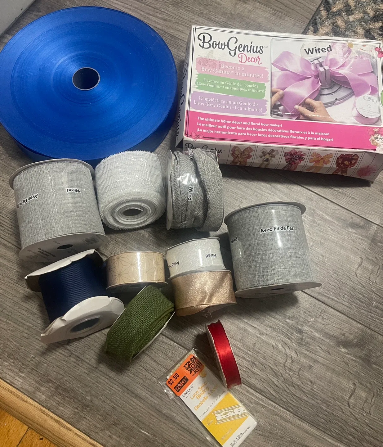 Bow Genius Decor with Ribbon Rolls