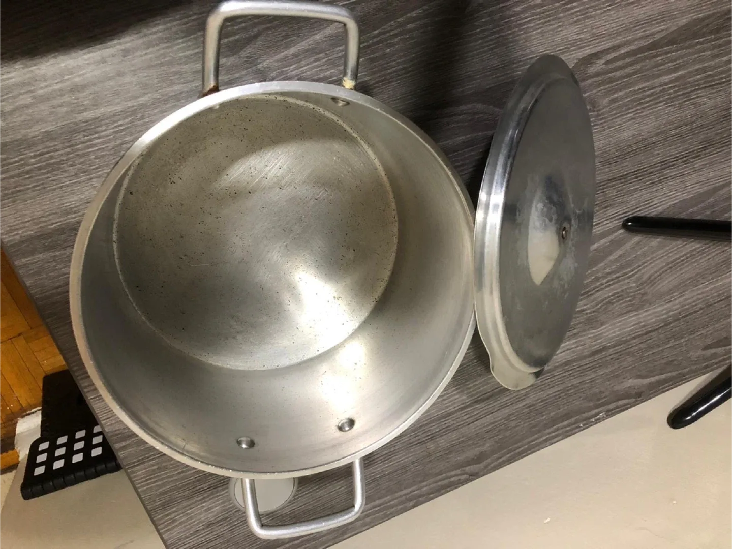 Silver Stock heavyweight Pot with Lid image indicator(2)