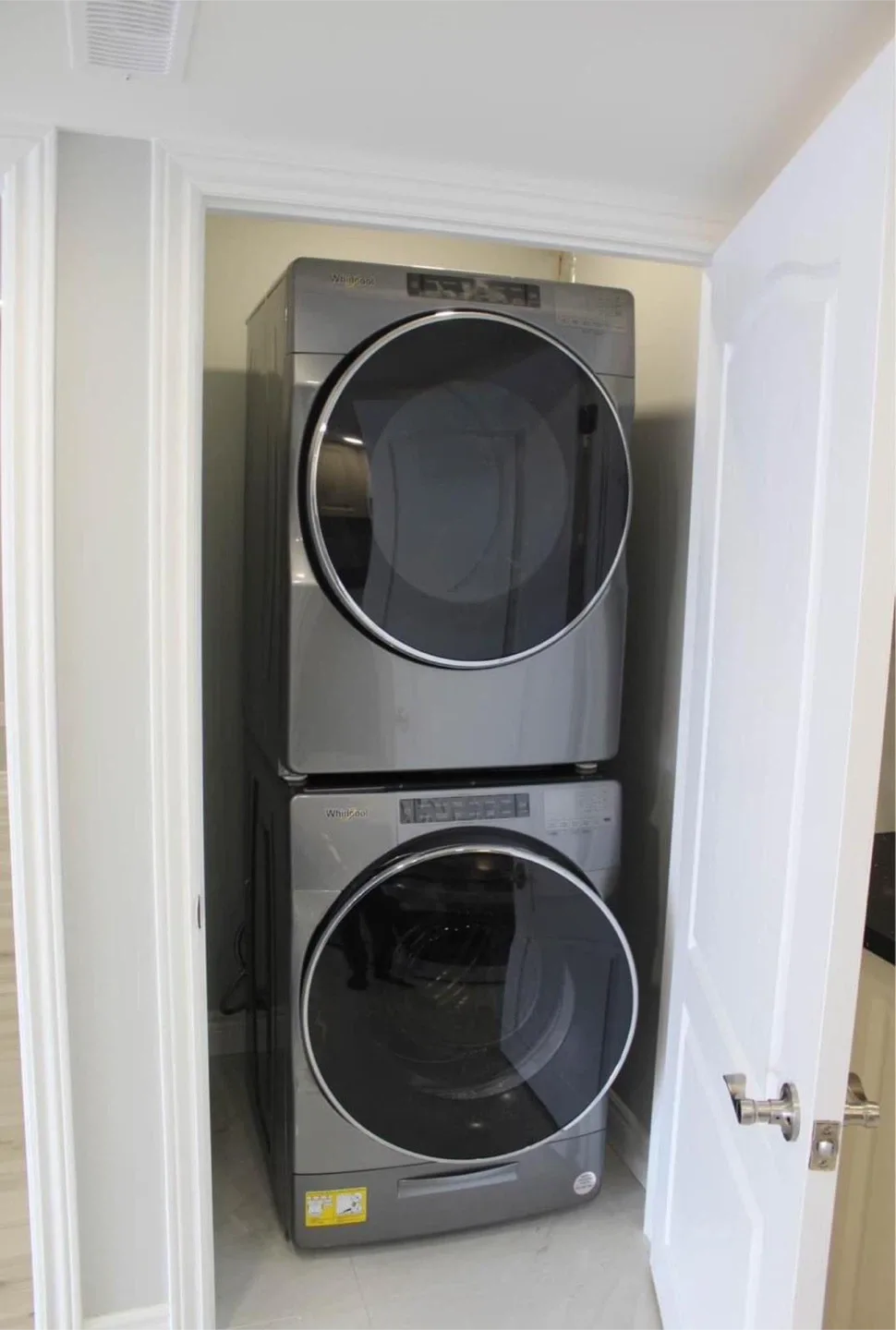 Renting walkout basement available from 1st January image indicator(9)