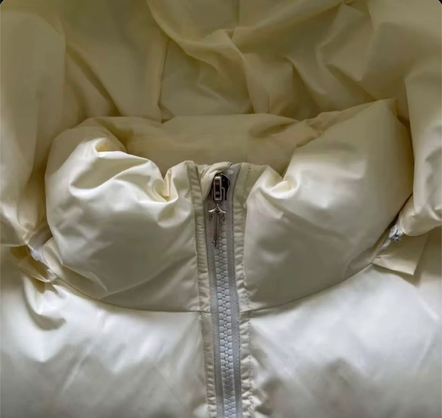 Trapstar Irongate Shiny Black Puffer Jacket image indicator(4)