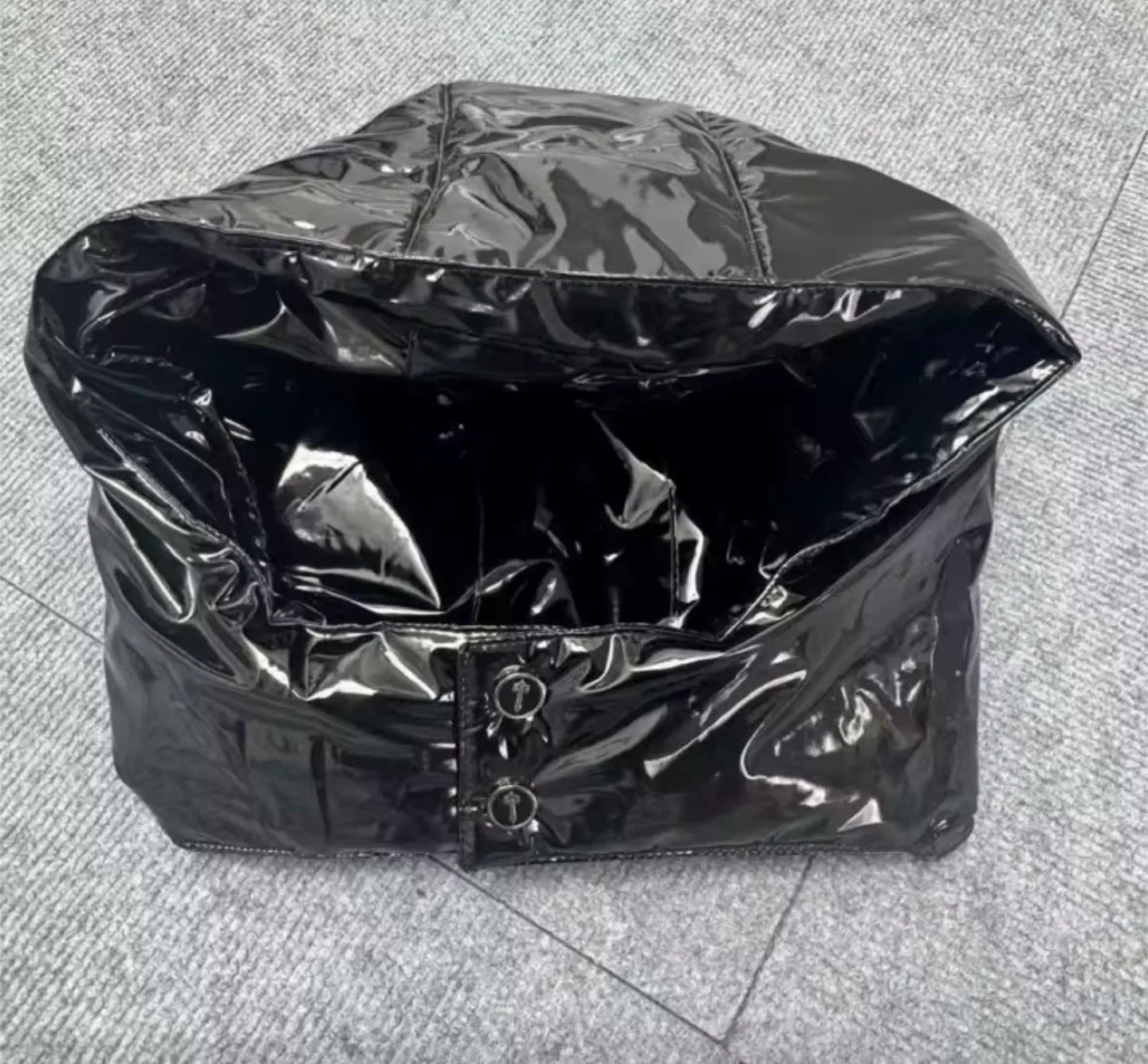 Trapstar Irongate Shiny Black Puffer Jacket image indicator(3)