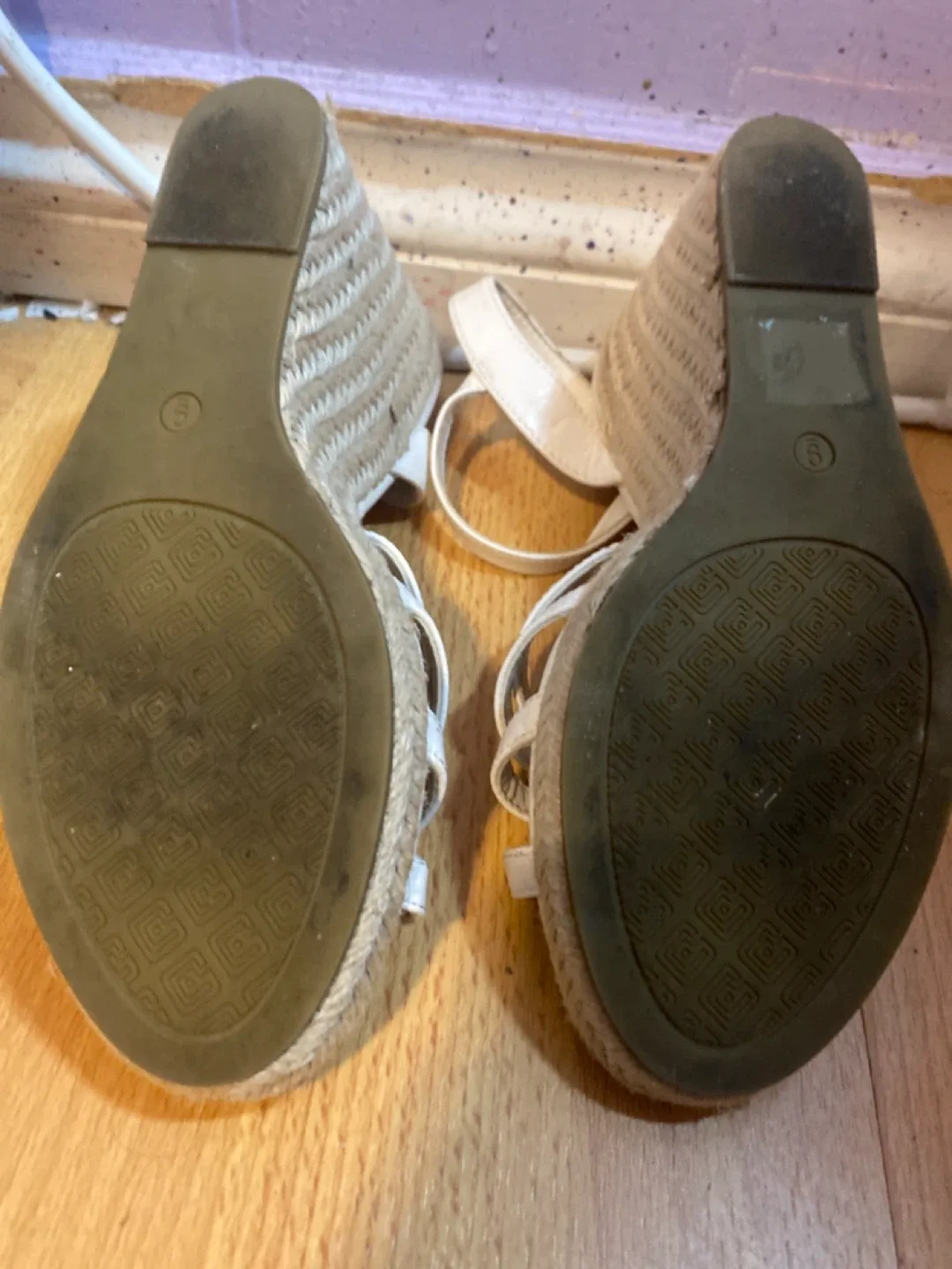 Nine West White Wedge Sandals - Size 8 image indicator(2)