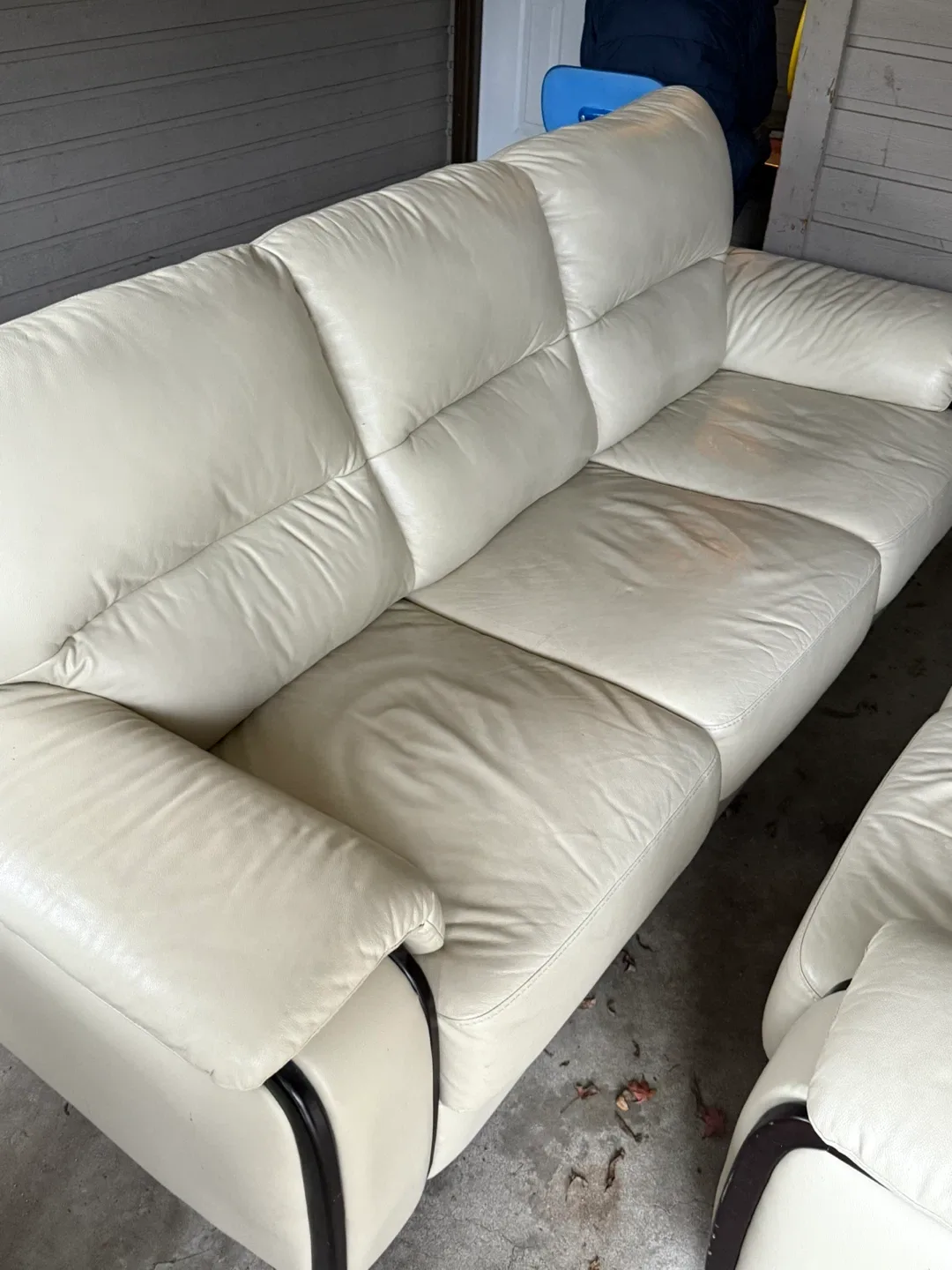 Cream Leather Sofa Set image indicator(2)