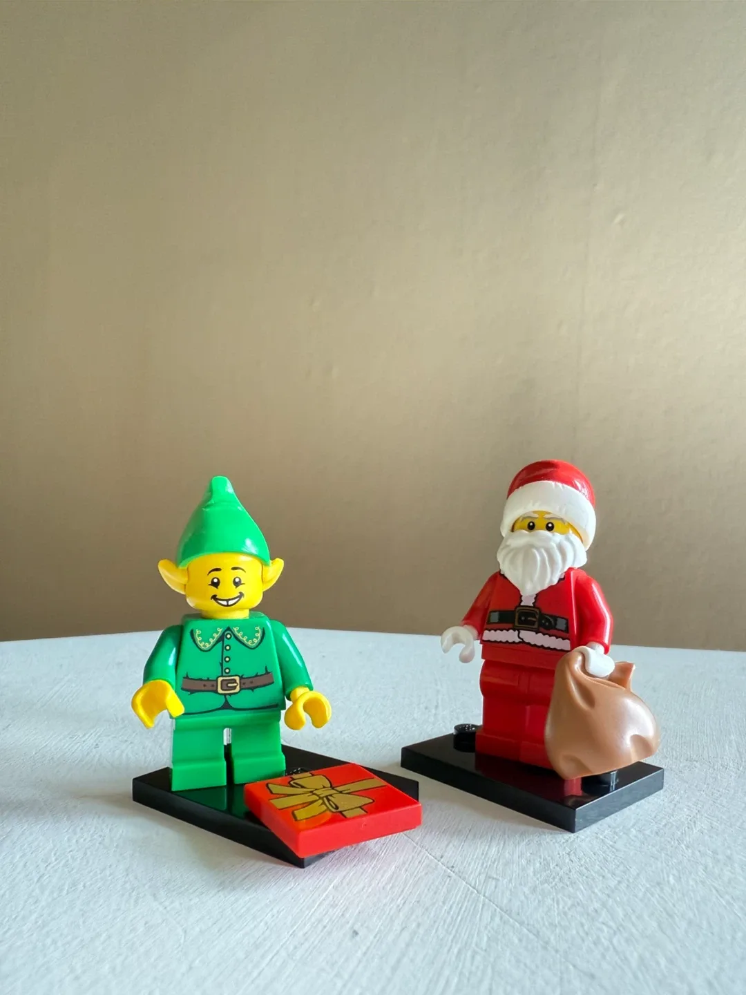 Lego Santa & Elf Figurines set