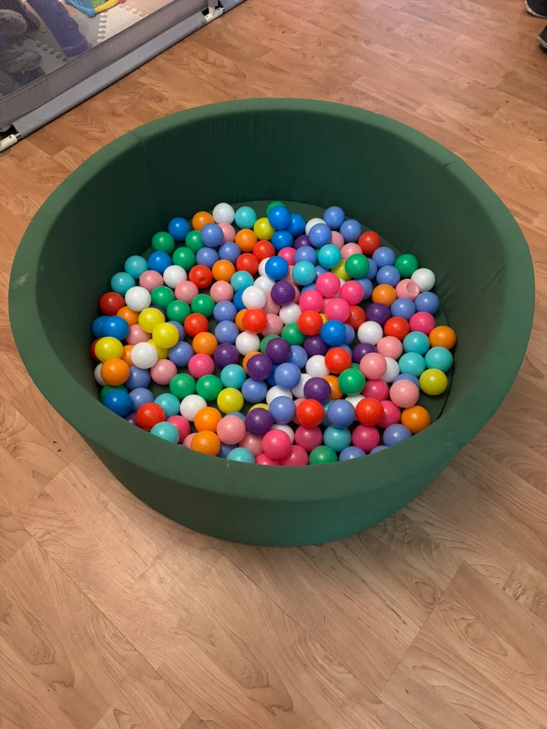 Green Foam Ball Pit + Multicolour Balls
