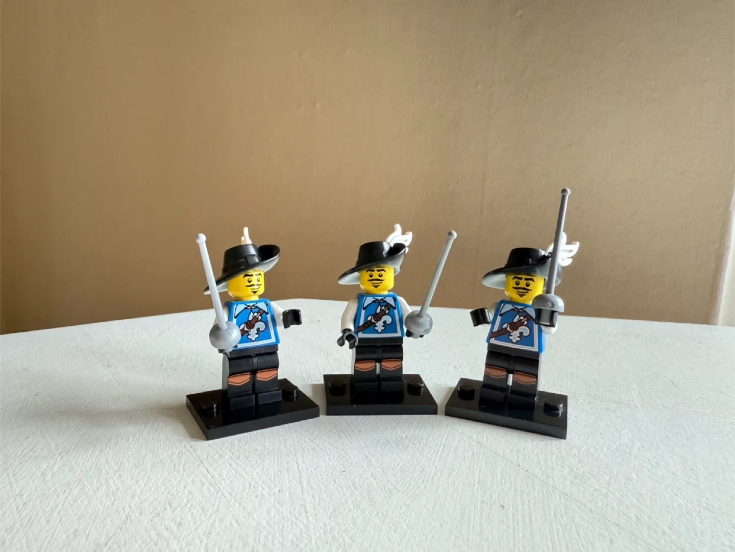 Lego 3 Musketeers Figurines set image indicator(2)