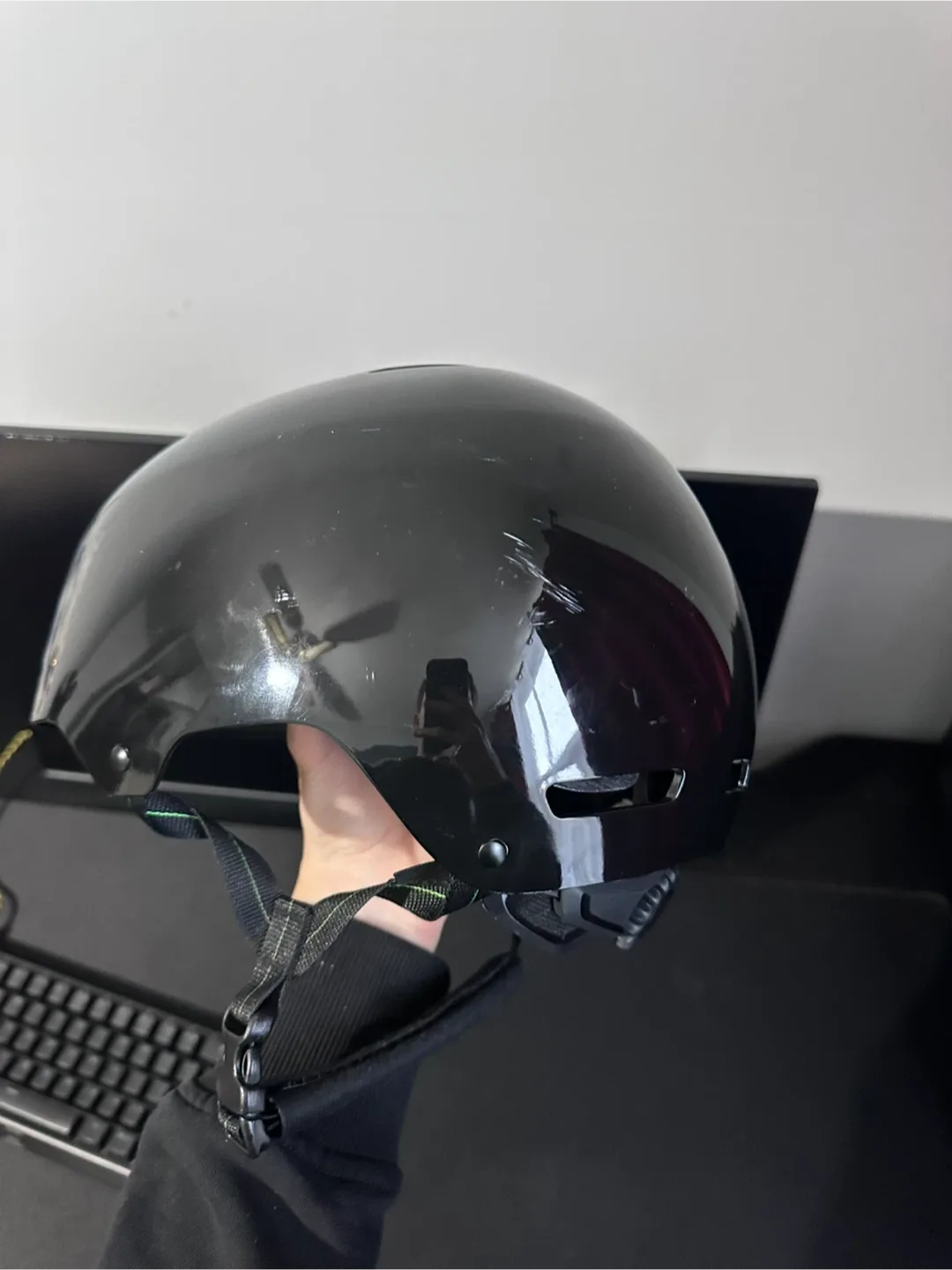 Snowbiarding helmet image indicator(3)