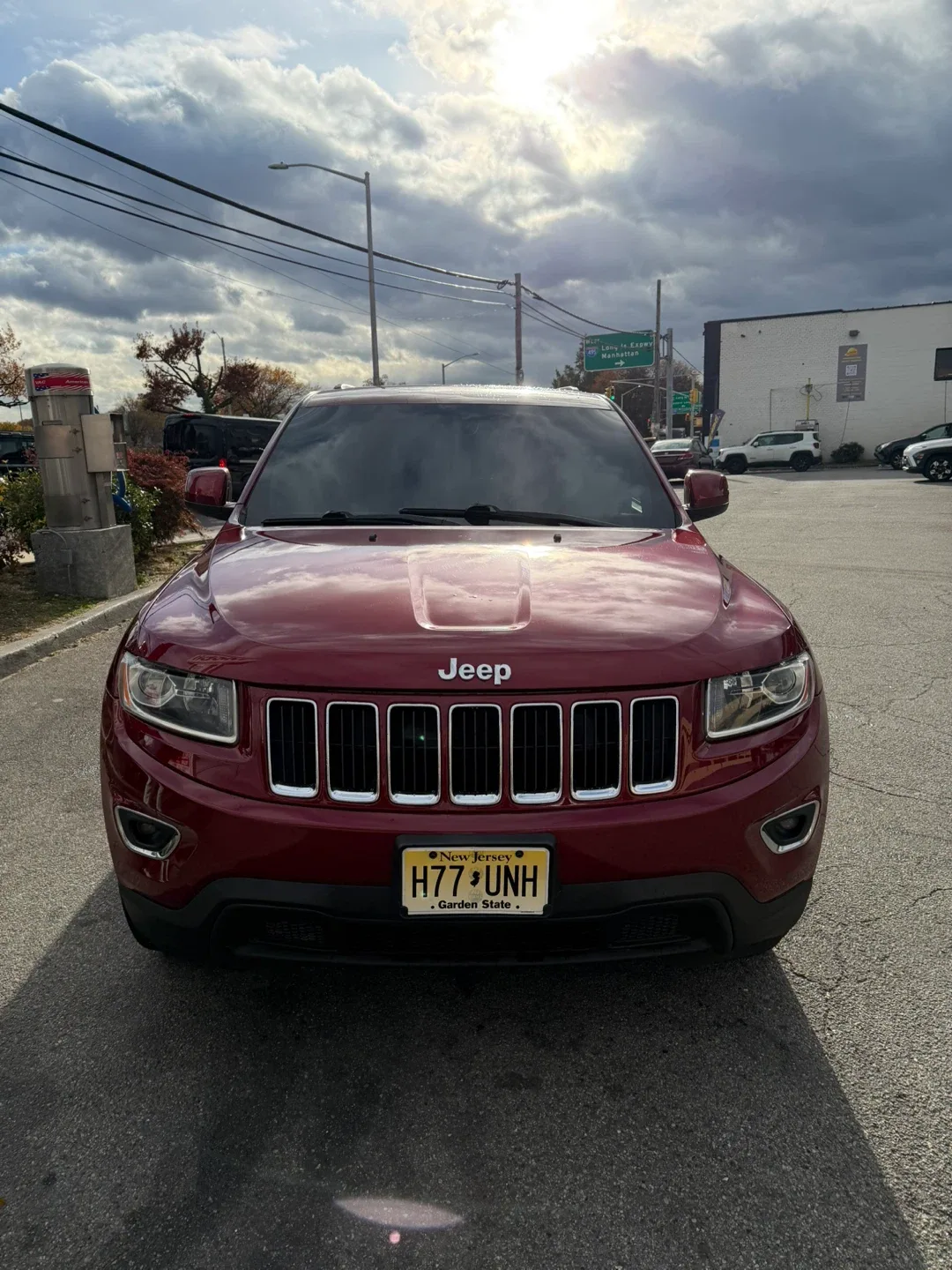 Jeep Grand Cherokee Laredo - Red SUV