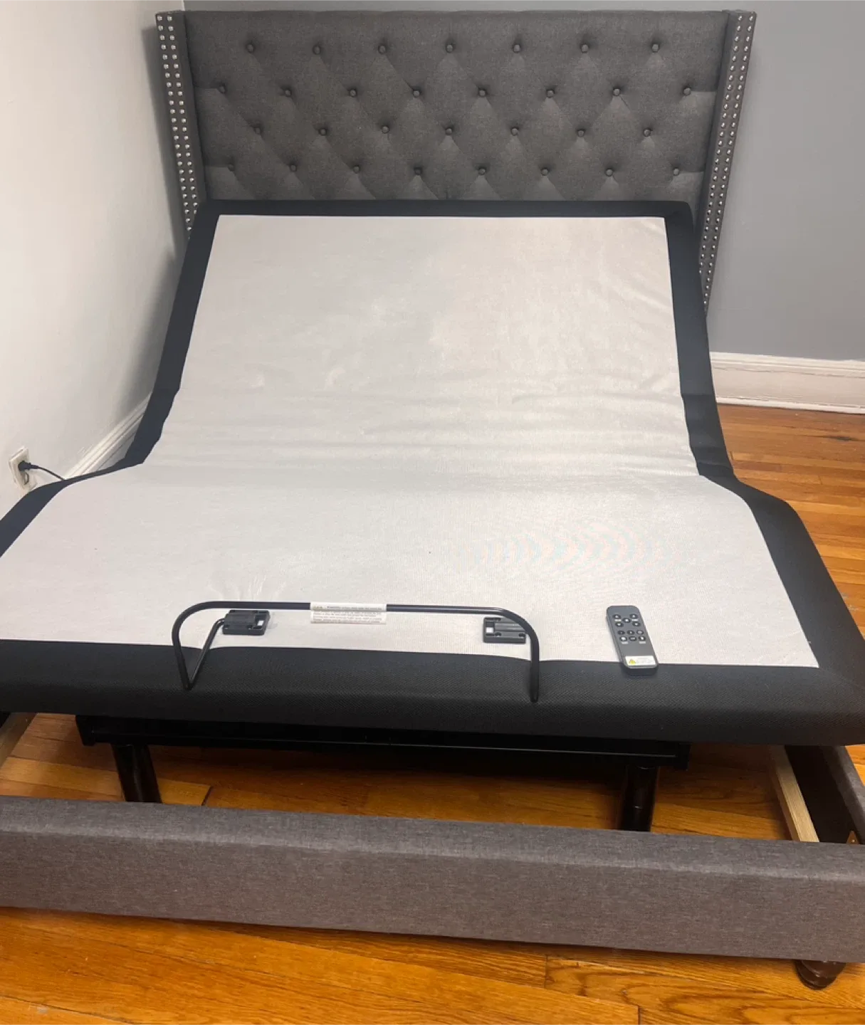 Upholstered Adjustable Bed Frame - Gray image indicator(3)