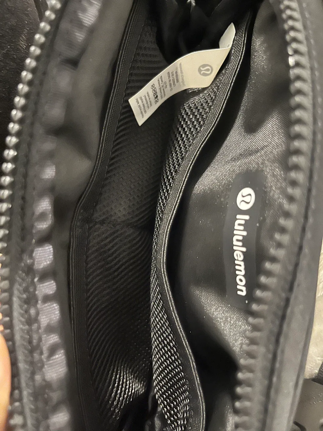 Lululemon Everywhere Belt Bag - Black image indicator(2)