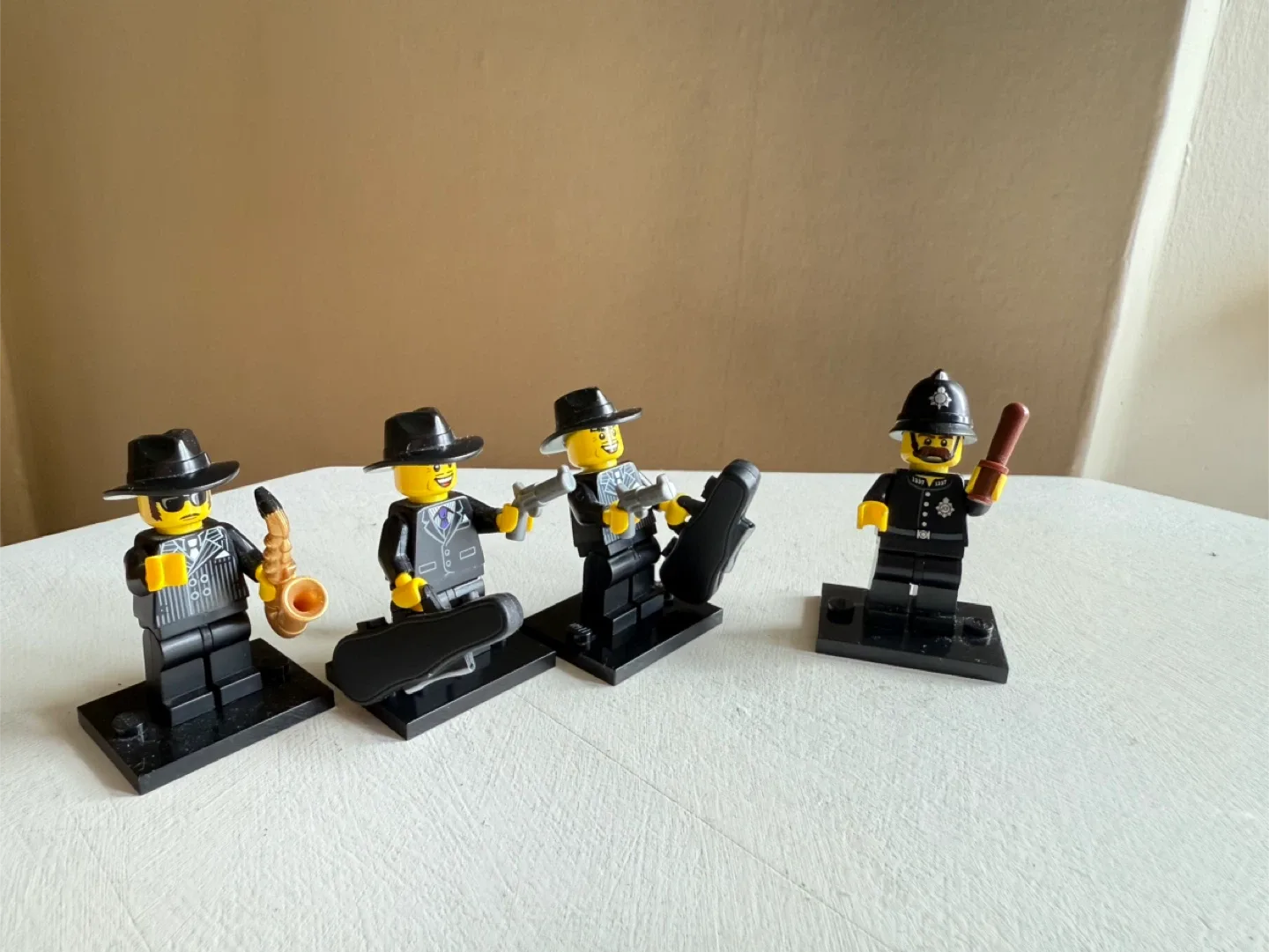 Lego Mobsters & Police Figurines set image indicator(2)
