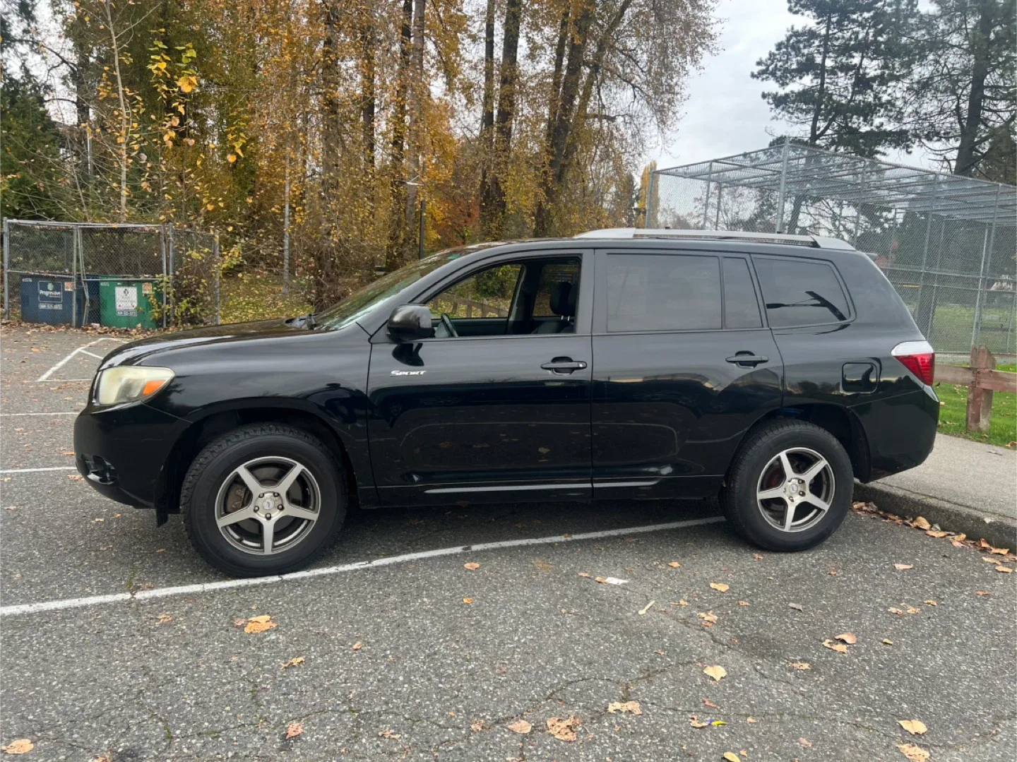 Toyota Highlander SUV - Black image indicator(3)