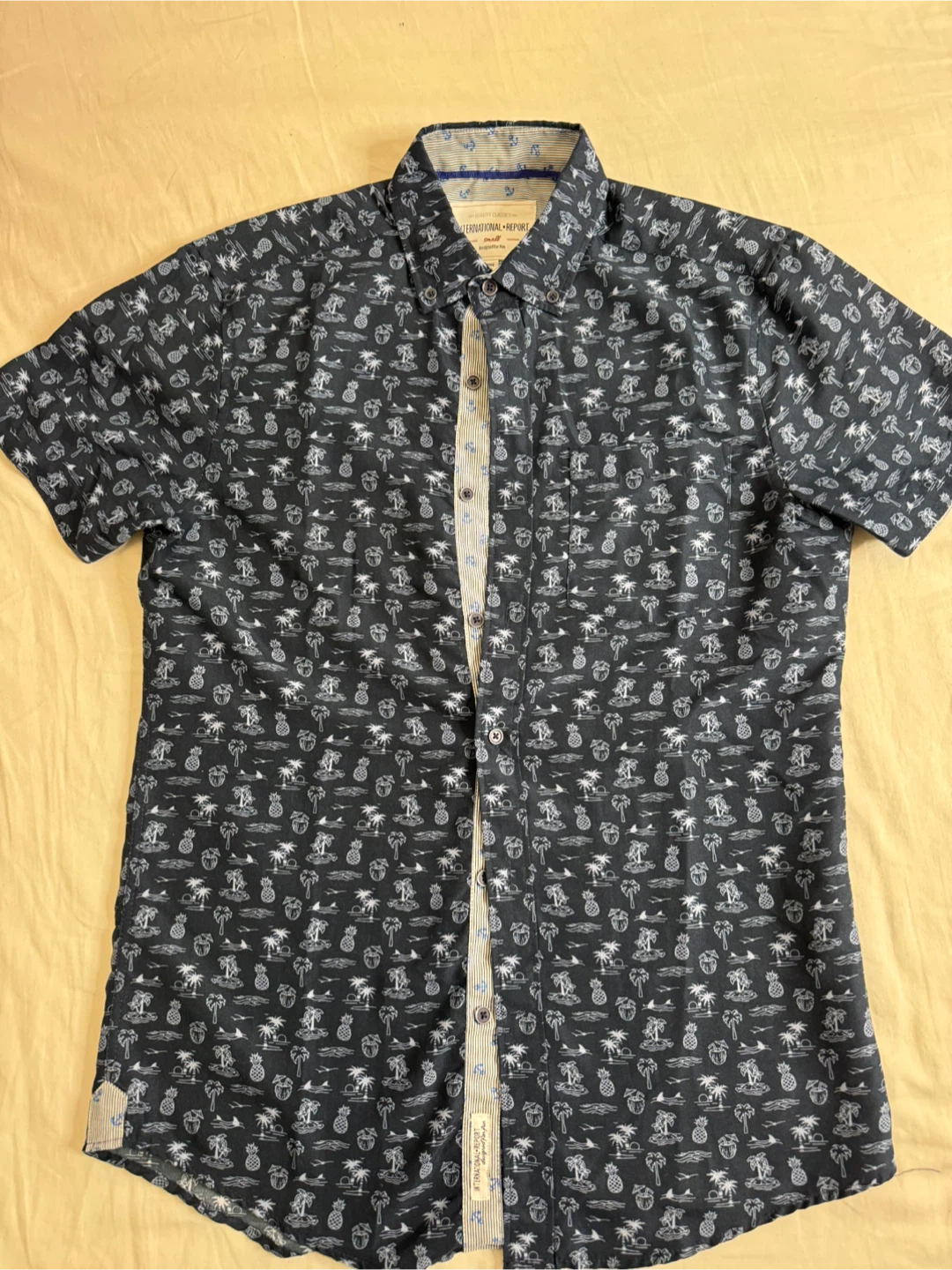 Mens short-sleeve shirt