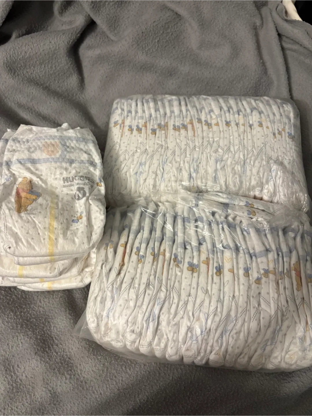 Huggies Little Snugglers Newborn Diapers 50 pieces image indicator(2)