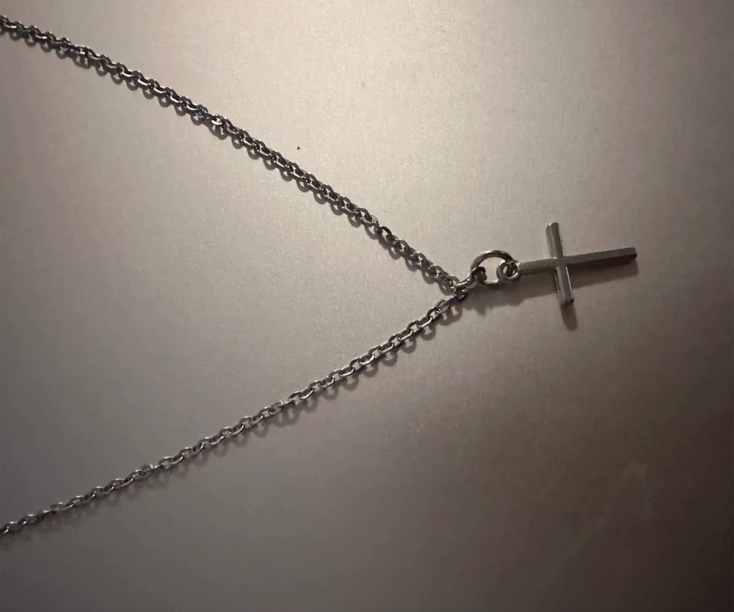 Cross Pendant Necklace image indicator(3)