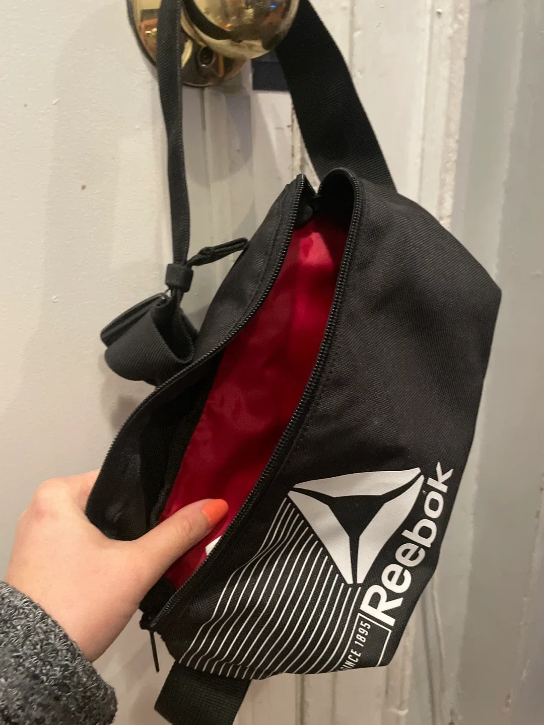 Reebok Black Crossbody Bag image indicator(2)