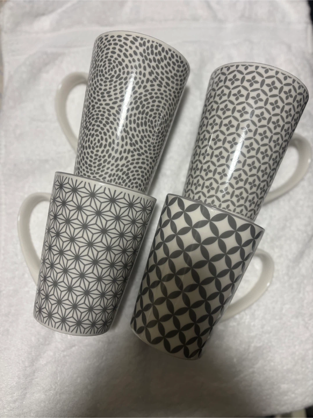 Set of 4 patterned mugs