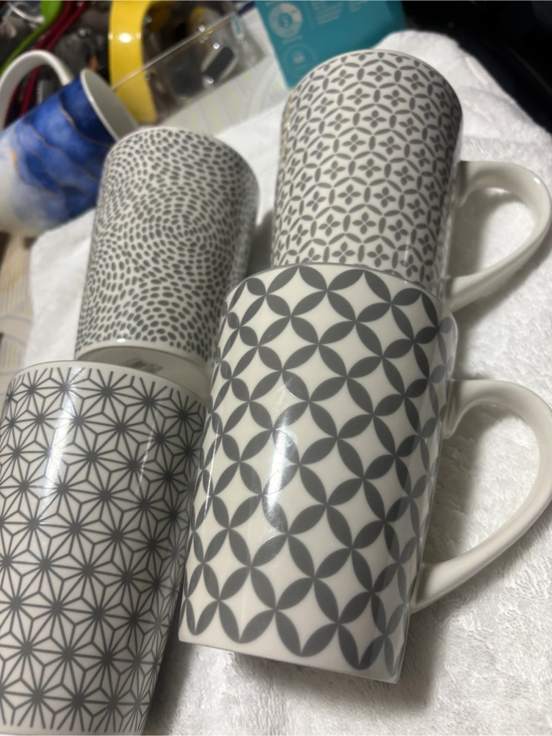 Set of 4 patterned mugs - photo 2