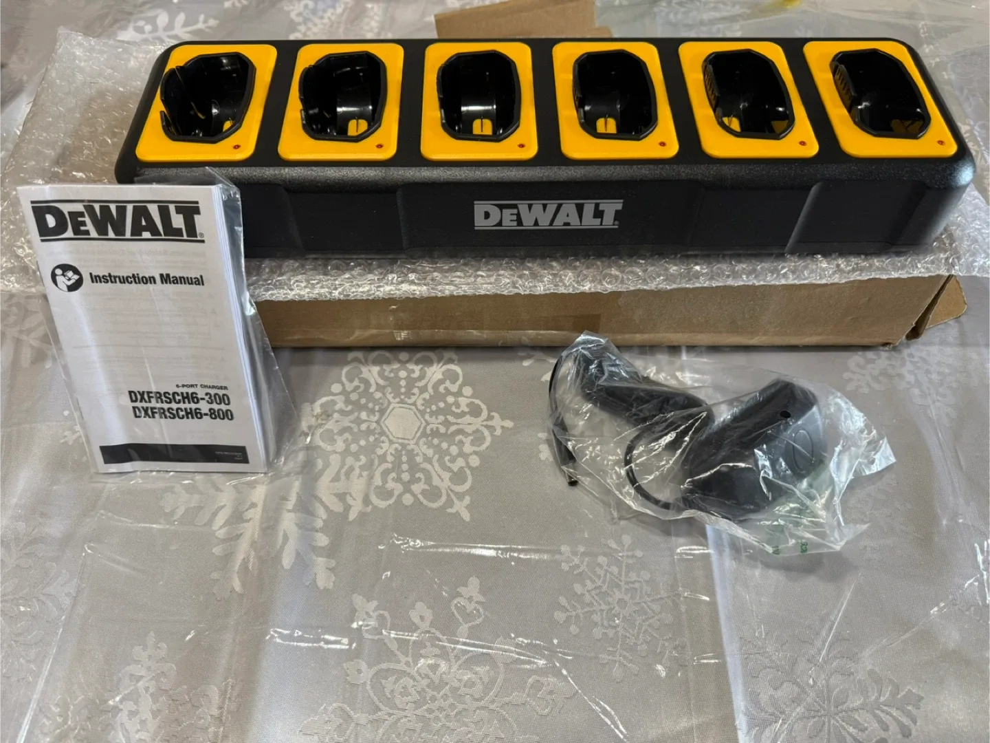DeWalt 6-Port Charger DXFRSCH6-300/800