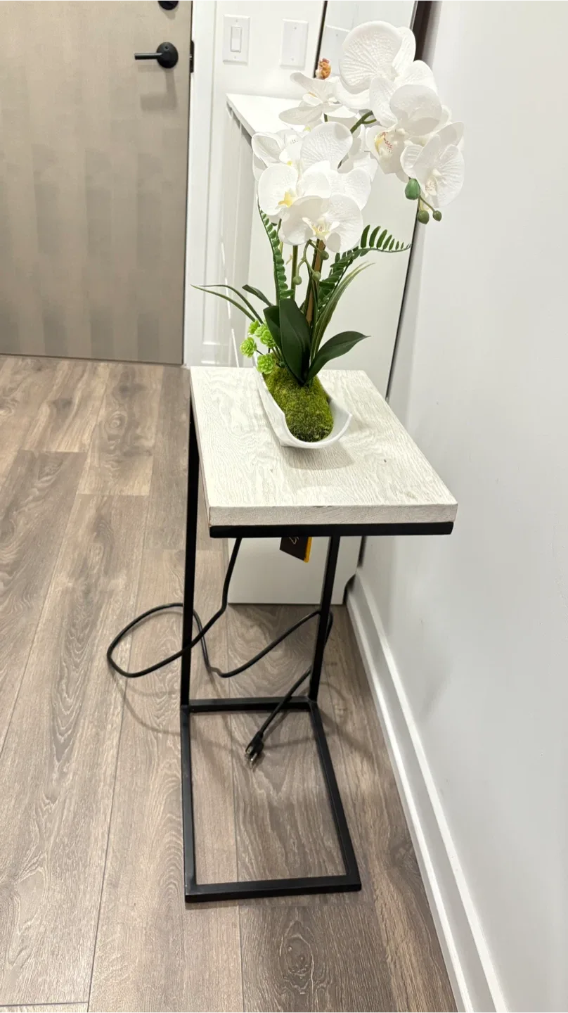 Plainoxl End Table with USB Ports image indicator(2)