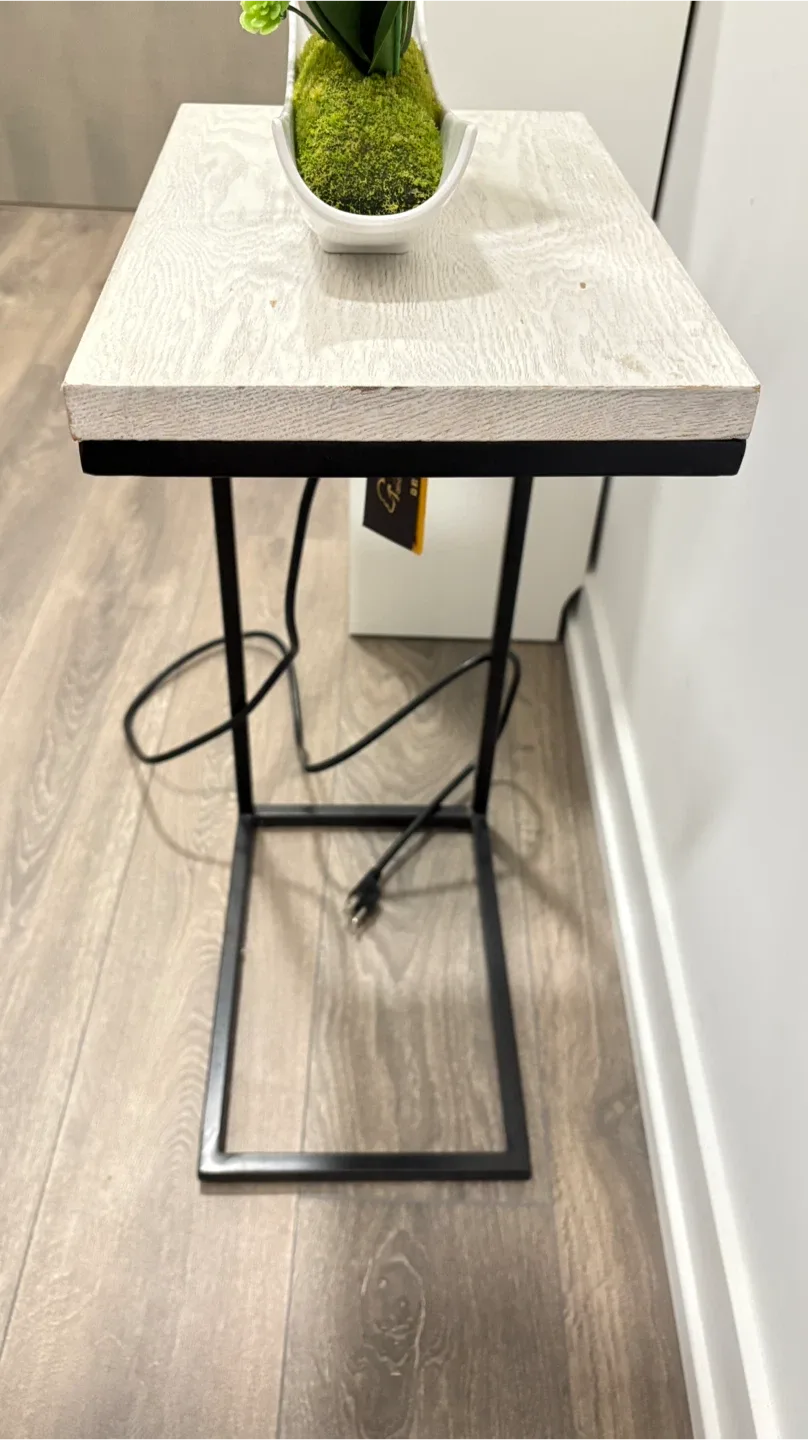 Plainoxl End Table with USB Ports image indicator(3)
