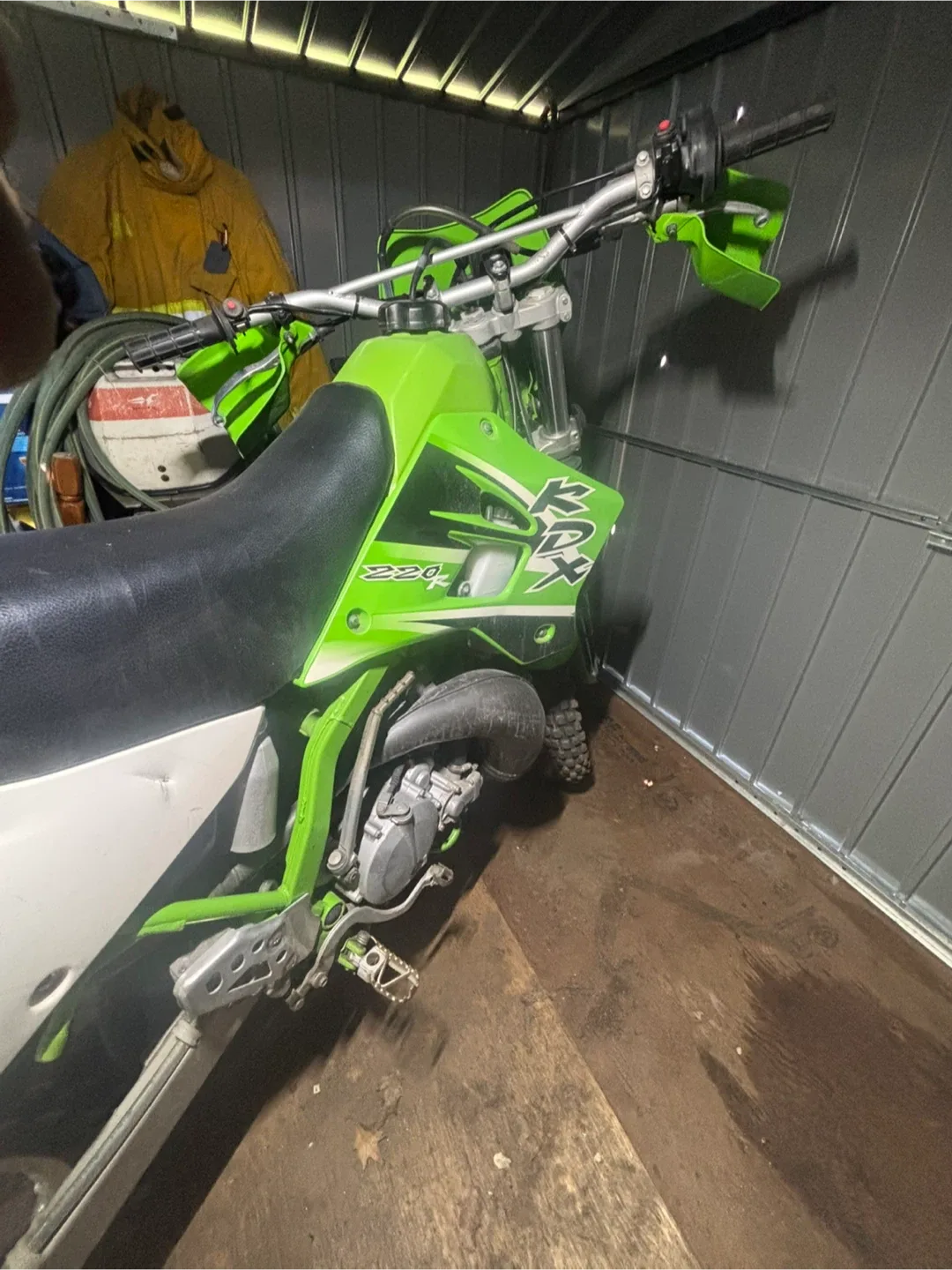 Kawasaki 220 R