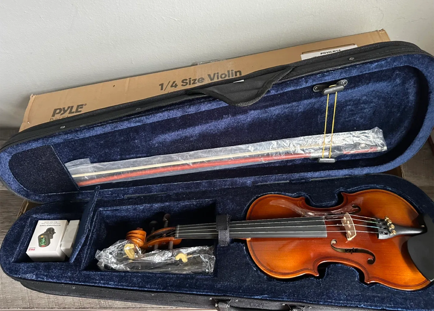 New! Pyle 1/4 Size Violin with Accessory Kit