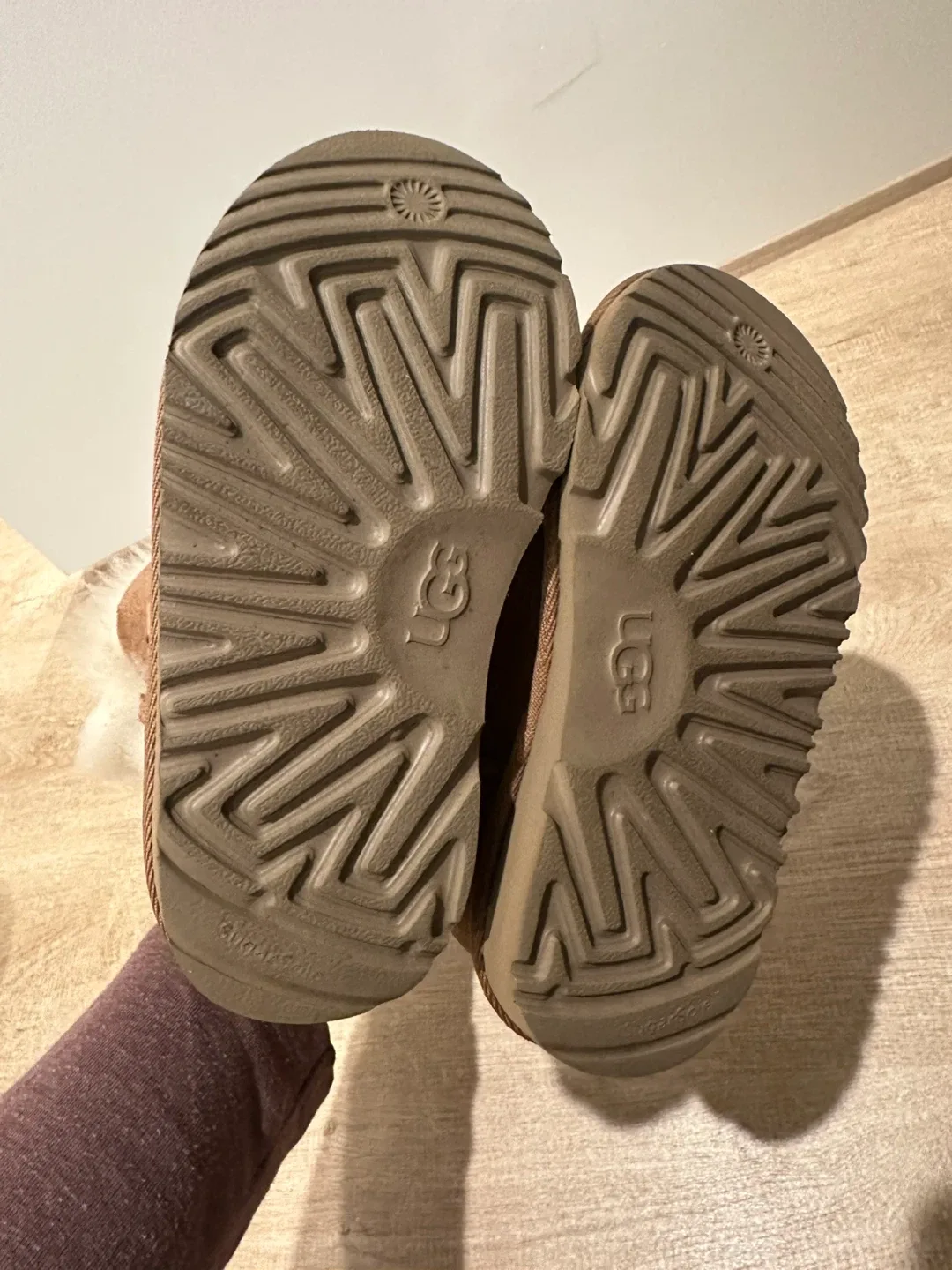 UGG toddler Brown Boots - Size 10 image indicator(5)