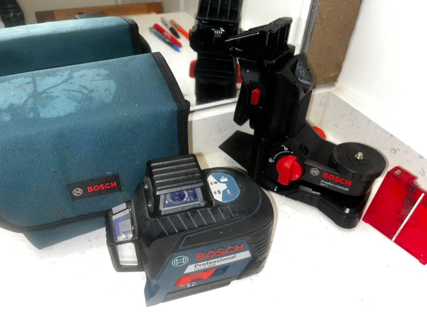 Bosch Professional GLL3-300 Laser Level image indicator(3)