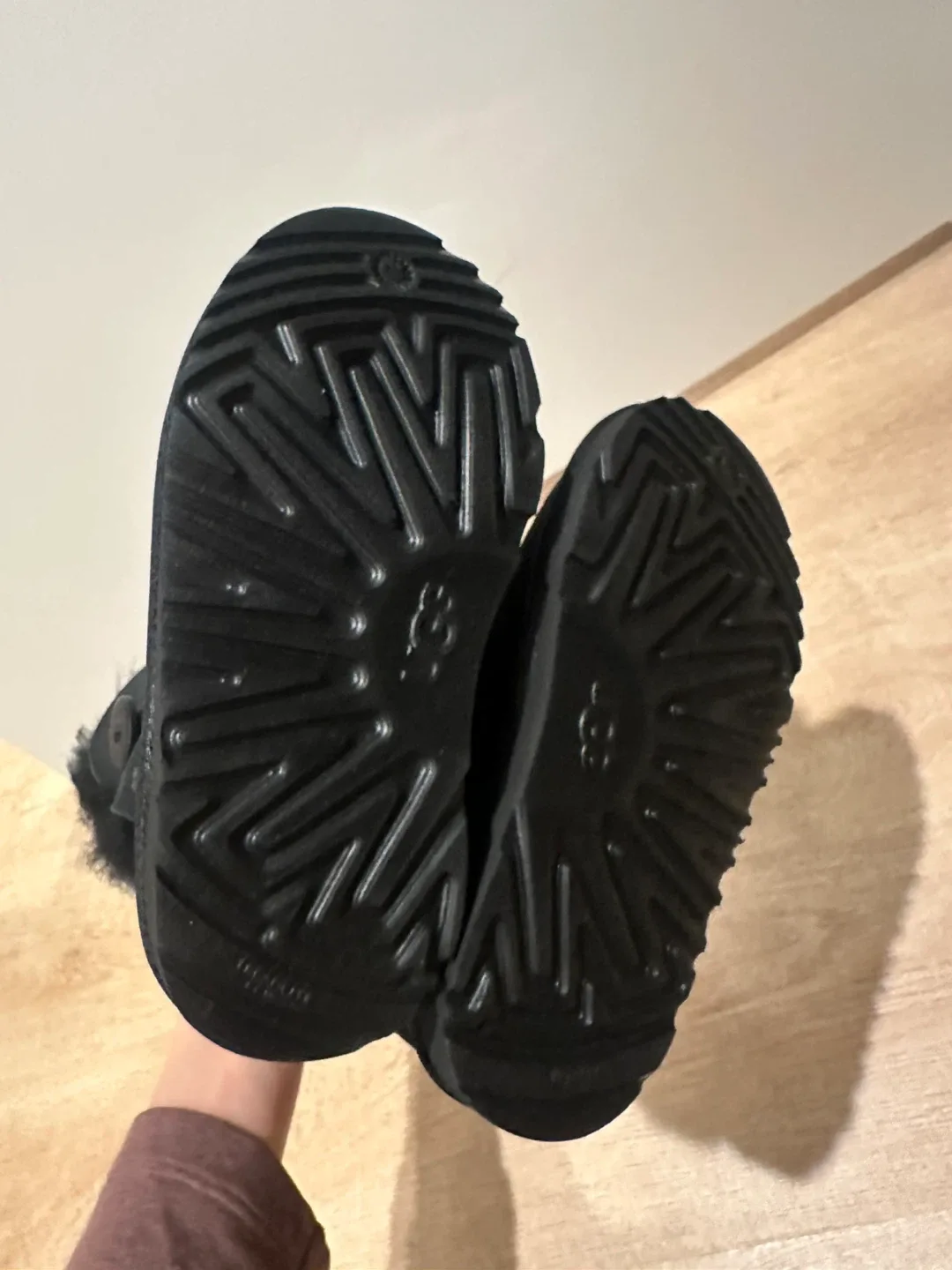 UGG toddler Black Boots - Size 10 image indicator(5)