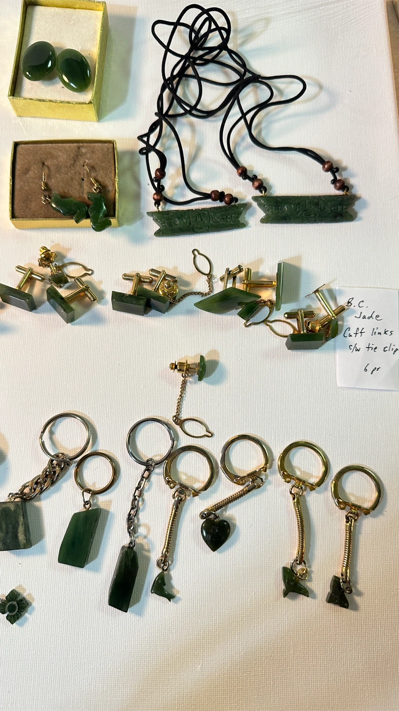 36 pcs of Vintage B.C. JADE Jewellery Lot SALE - photo 4