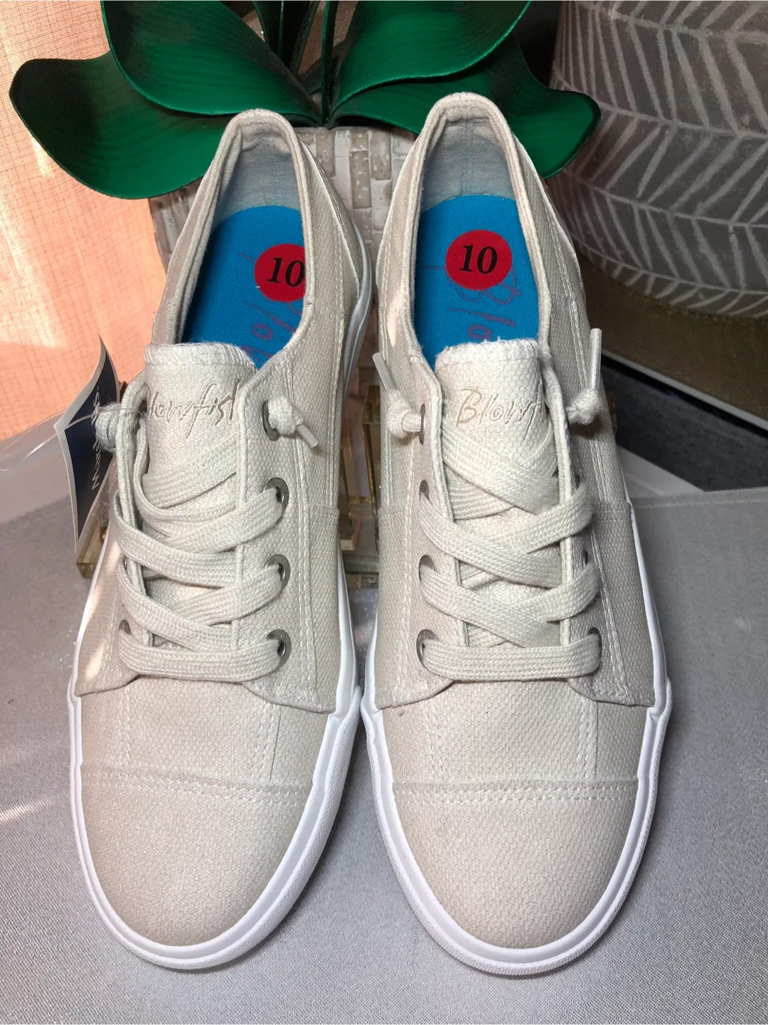 Blowfish Malibu Women's Cream Sneakers - Size 10 image indicator(2)