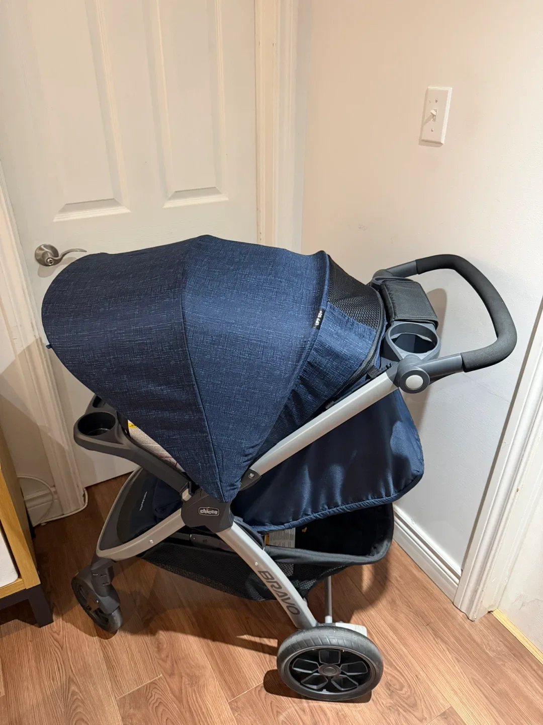 Chicco Bravo 3-in-1 Trio Travel System - Brooklyn/Navy image indicator(9)