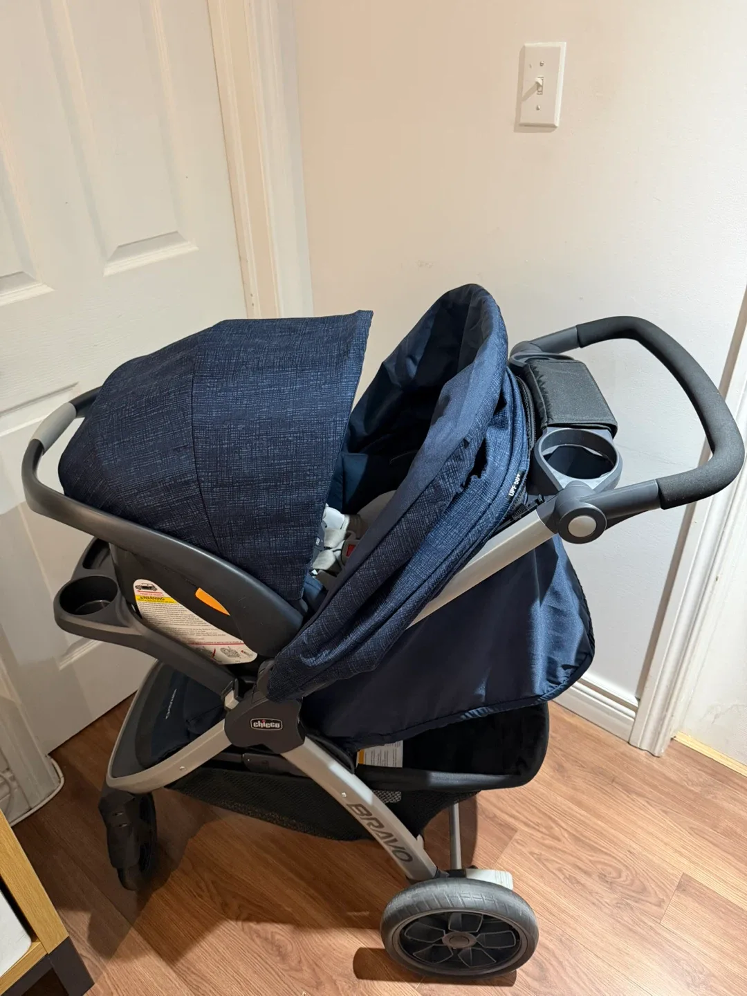 Chicco Bravo 3-in-1 Trio Travel System - Brooklyn/Navy image indicator(10)