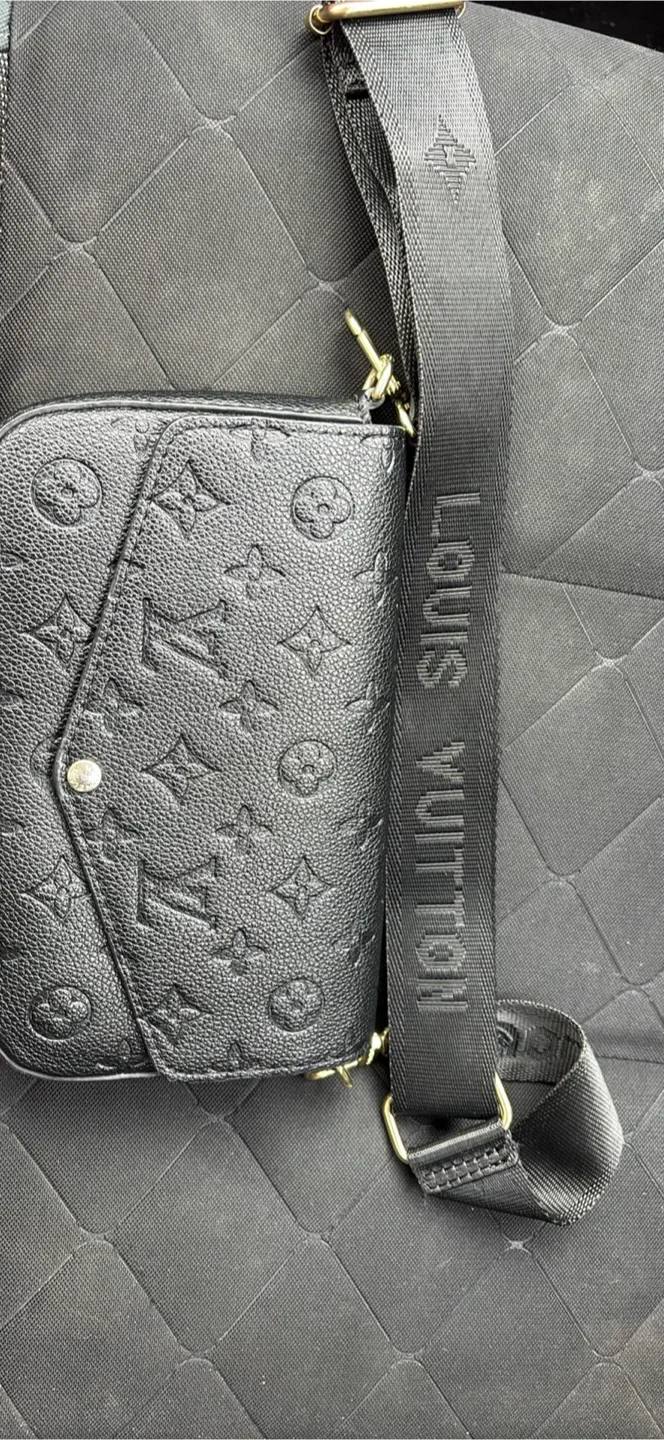 LV purse image indicator(4)