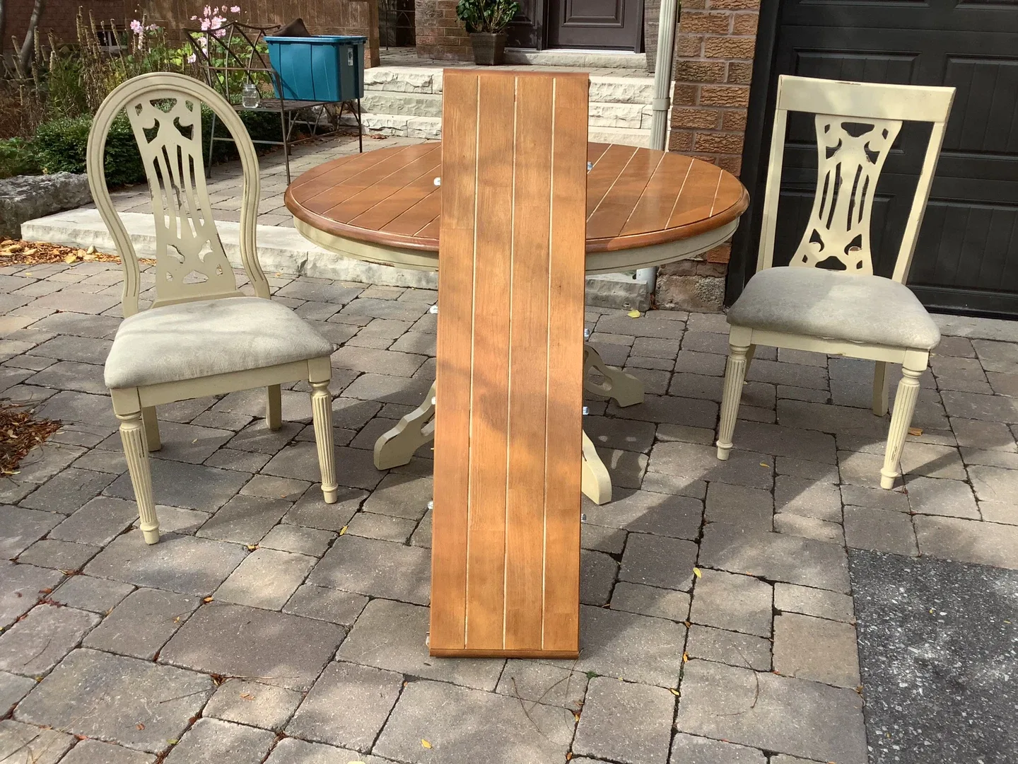 Dining table with leaf insert and 6 chairs