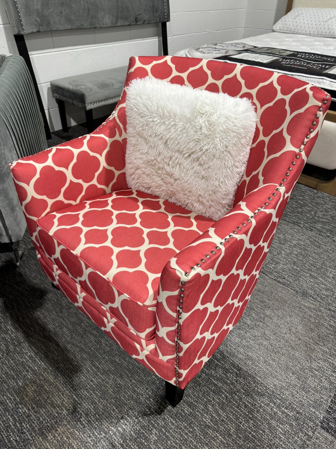 Accent chair - photo 3