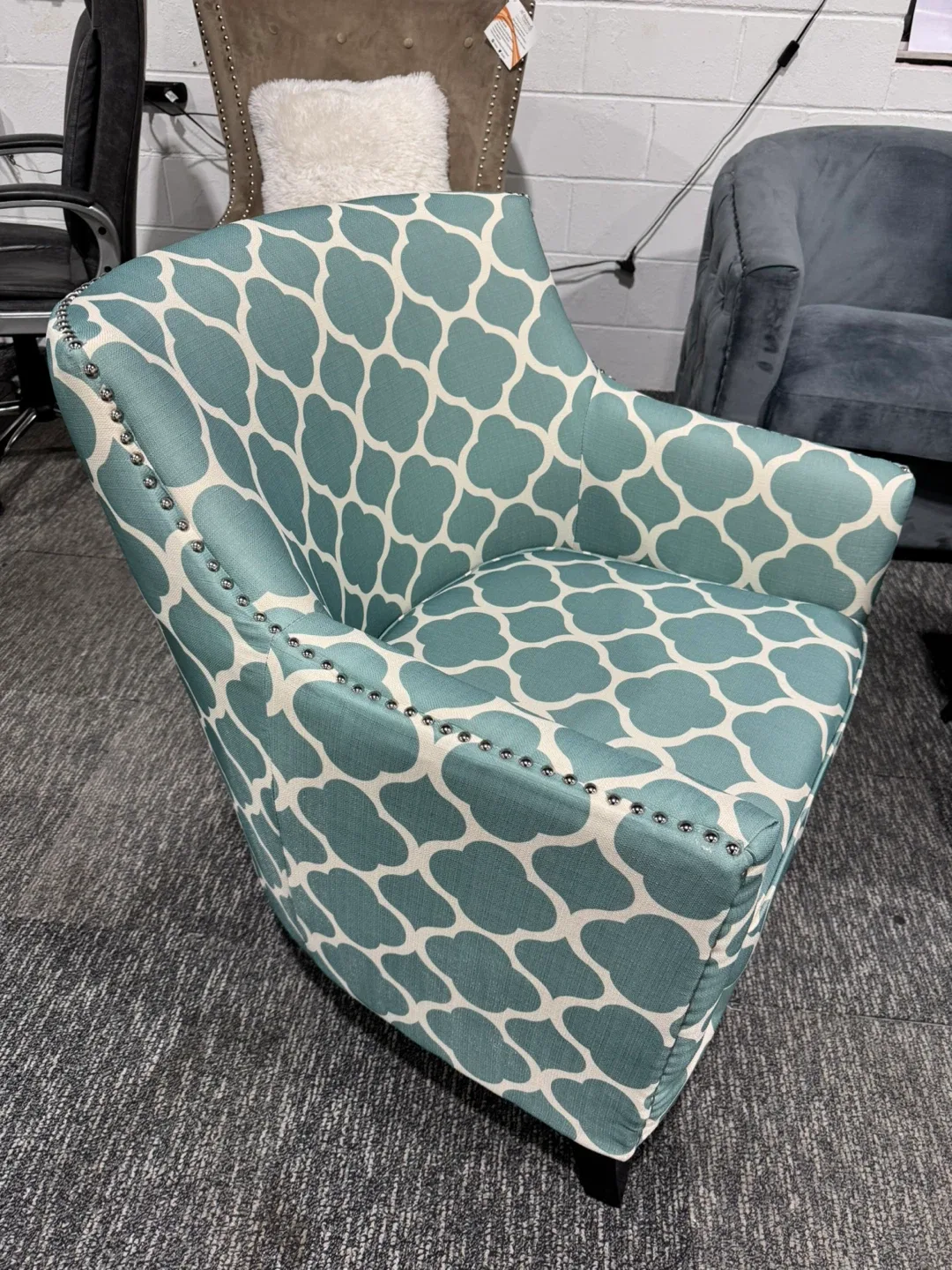 Accent chair image indicator(3)