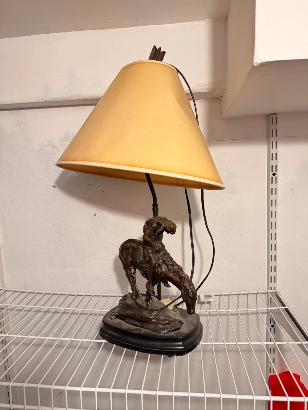 Brass ‘End of the trail’ vintage lamp image indicator(2)