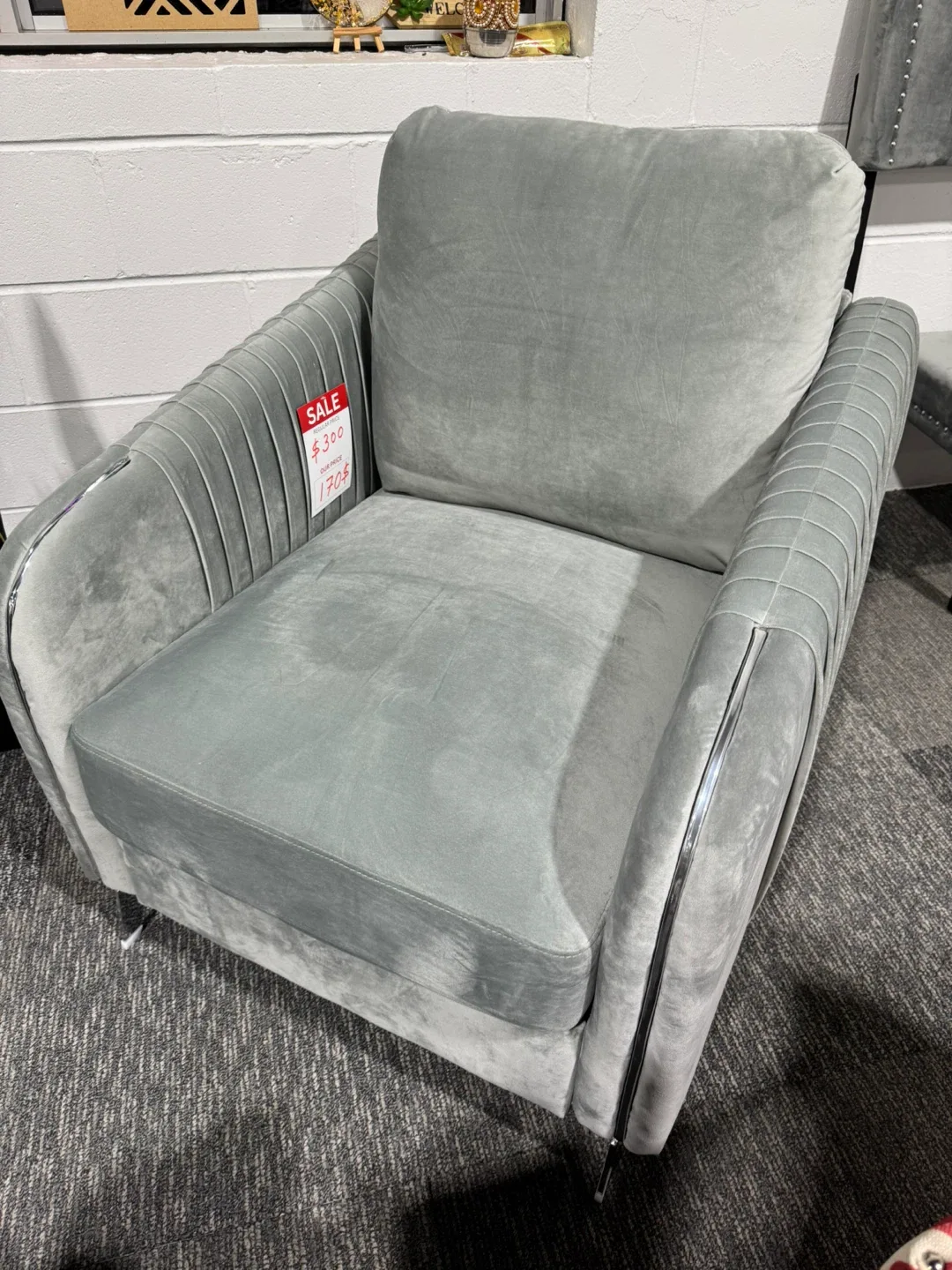 Accent chair Brand New