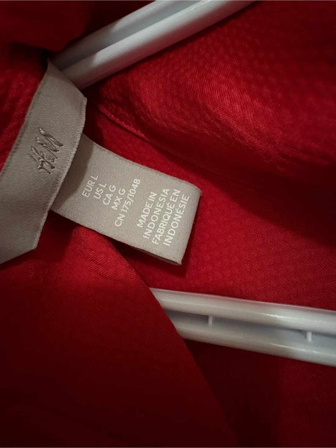 H&M Red Tie Neck Blouse - Size L image indicator(3)