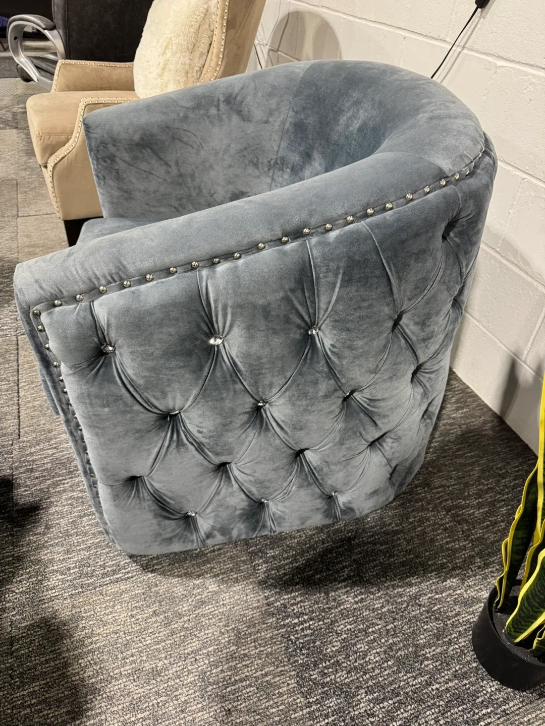 Swivel Accent chair