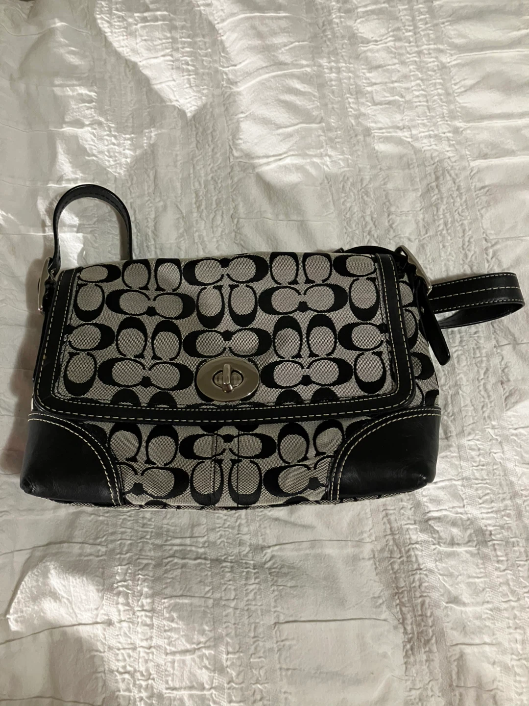 Coach monogram Signature Shoulder Bag 👝