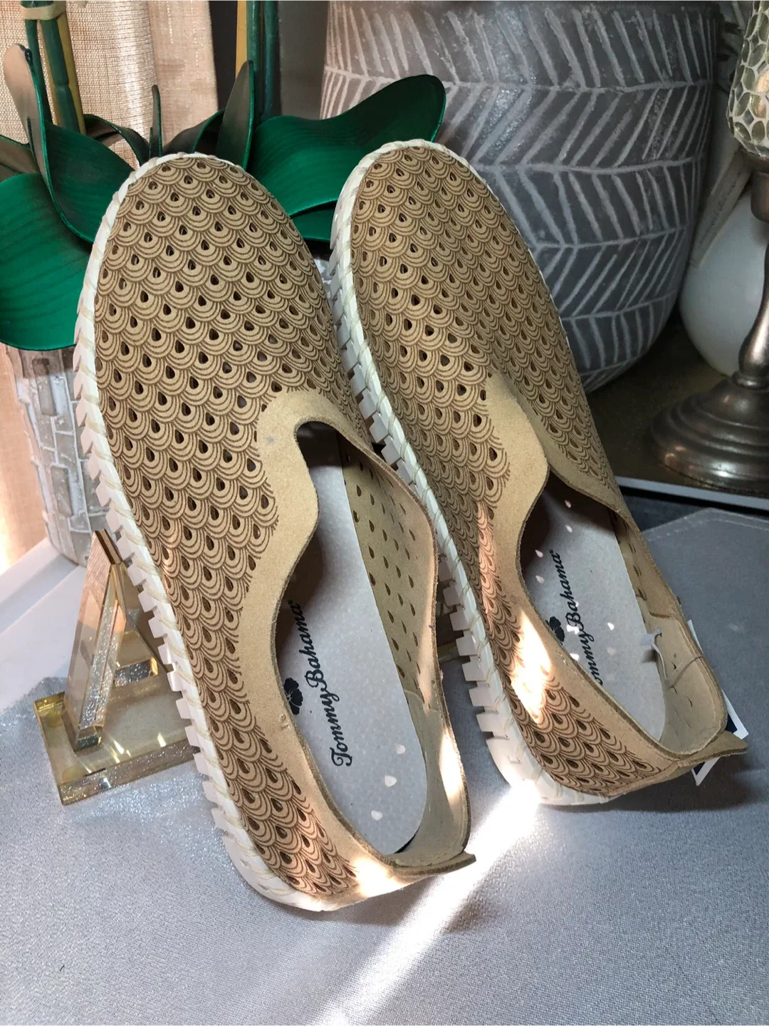 Tommy Bahama Women's Tan Slip-On Shoes image indicator(4)